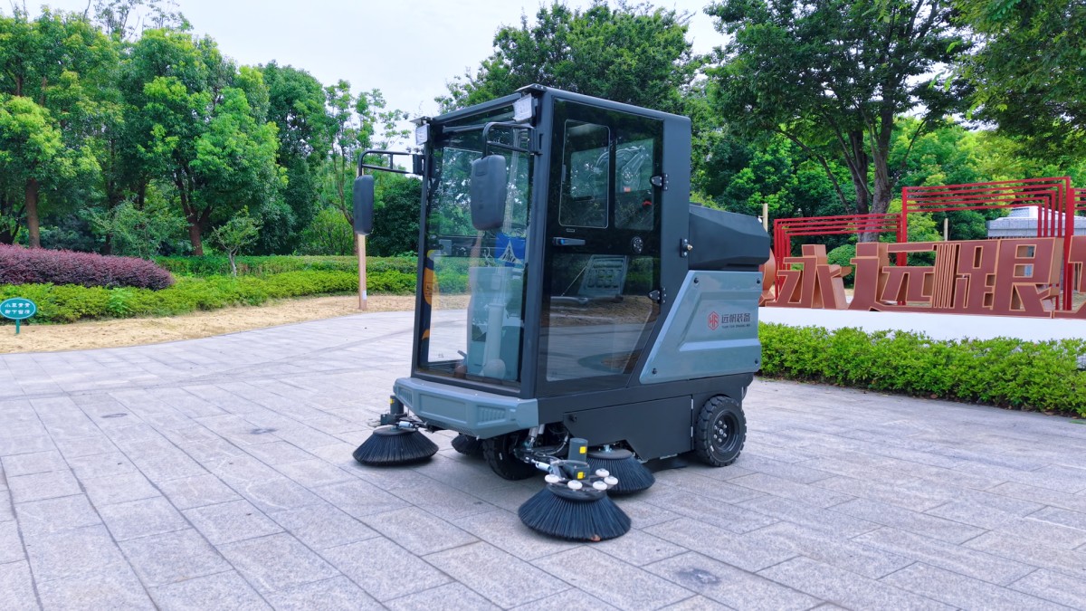 YF-R80 三轮全封闭扫地车